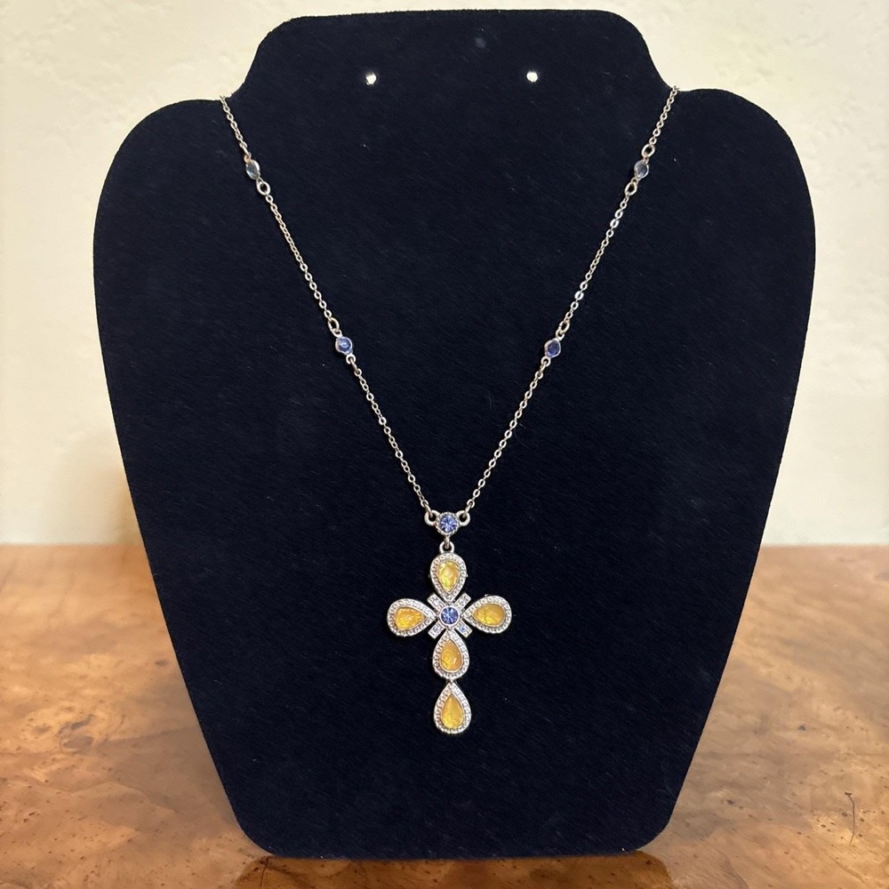 Vintage Avon NR Elegant Gold Tone Yellow Pendant Cross Jesus Necklace Jewelry